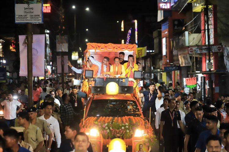 नरेंद्र मोदी को पीएम बनाने सीएम  साय ने झारसुगुड़ा में किया रोड शो