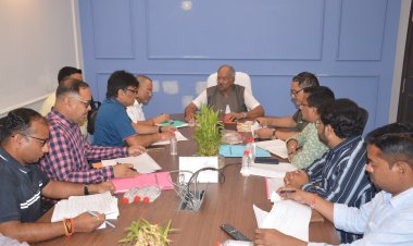 सांसद बृजमोहन ने की समीक्षा, काम में लापरवाह ठेकेदारों पर कार्यवाही करने दिए निर्देश