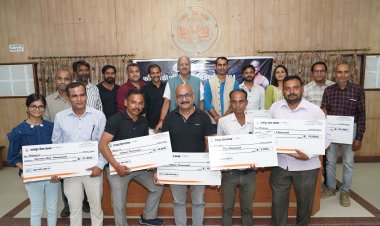 सांसद बृजमोहन ने फोटो प्रदर्शनी के विजेताओं को किया सम्मानित