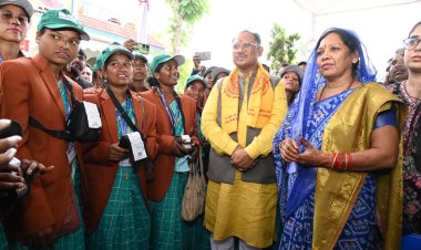 मुख्यमंत्री विष्णु देव साय ने बिजली सखियों को वितरित किए बिजली किट