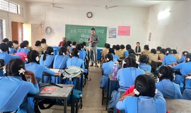 स्कूल की बालिकाओं को मछली पालन और कृषि यंत्रीकरण पर दी गई विस्तृत जानकारी