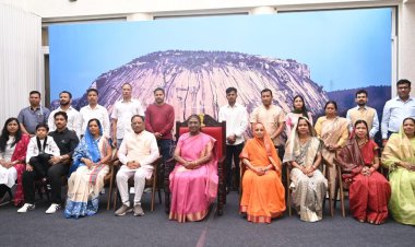 राष्ट्रपति द्रौपदी मुर्मु की ग्रुप फोटो के बैकड्रॉप में खूबसूरत मधेश्वर पहाड़ : जानिए क्यों है बेहद खास