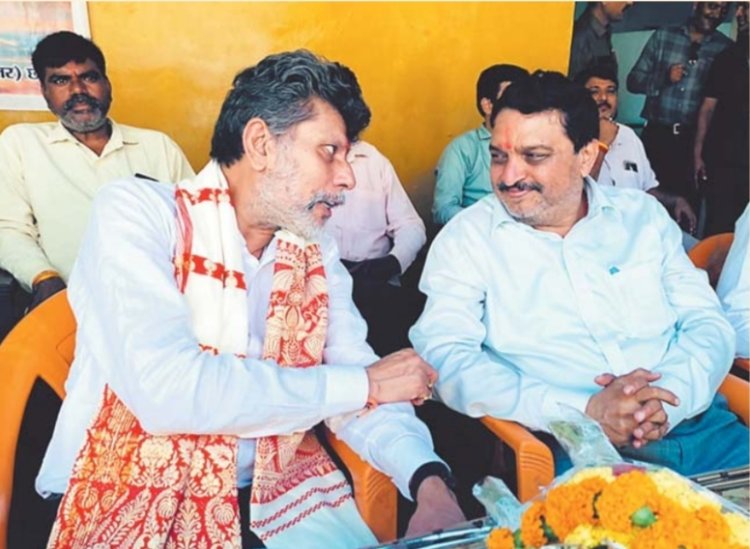 चैनल इंडिया के स्थापना दिवस पर गायत्री विद्यापीठ के बच्चों को न्योता भोज