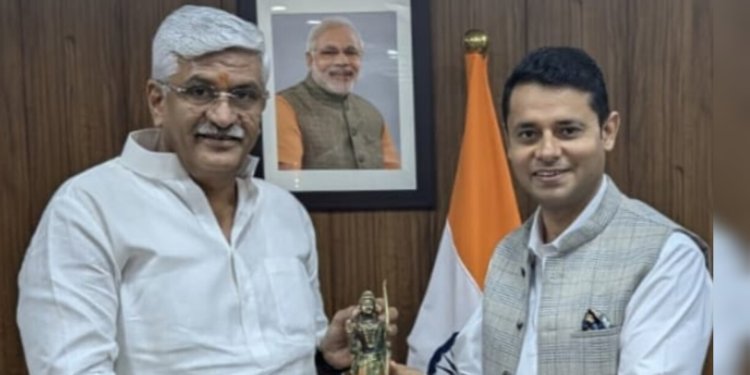 केंद्रीय पर्यटन मंत्री गजेंद्र सिंह शेखावत से छत्तीसगढ़ टूरिज्म बोर्ड के प्रबंध संचालक विवेक आचार्य ने की मुलाकात