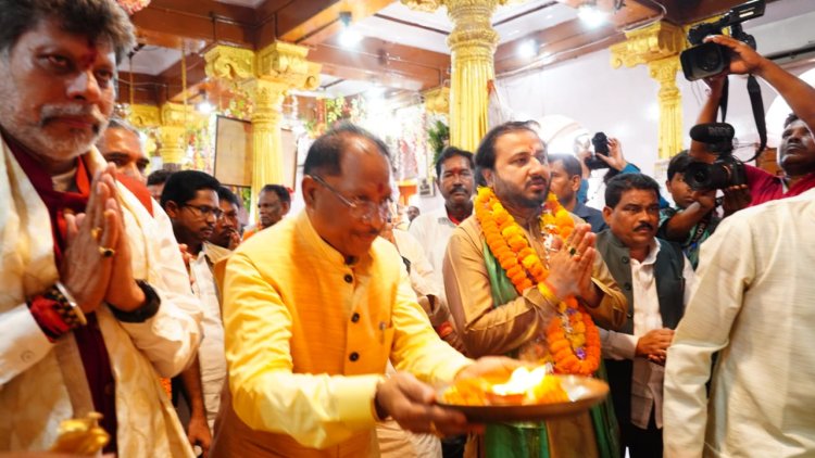 मुख्यमंत्री विष्णुदेव साय ने जगदलपुर राजवाड़ा परिसर में की मां दंतेश्वरी की पूजा