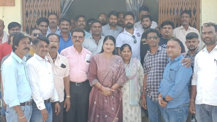 सर्व नाई सेन समाज को महापौर ने किया बर्तन,साउंड सिस्टम, कुर्सी सामग्री का वितरण