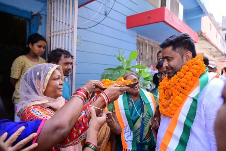 कांग्रेस प्रत्याशी आकाश शर्मा ने दो वार्डों में किया जनसंपर्क