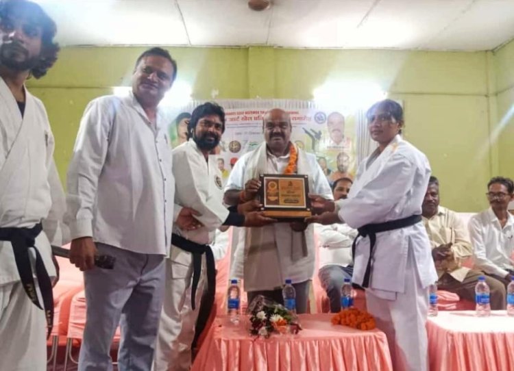कराटे सेल्फ डिफेंस ट्रेनिंग प्रोग्राम और मार्शल आर्ट प्रतिभा सम्मान समारोह हुआ