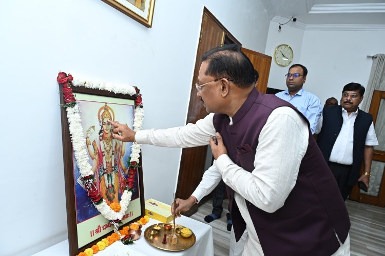 मुख्यमंत्री ने भगवान धन्वंतरि की पूजा अर्चना कर प्रदेशवासियों के लिए मांगा आरोग्य का वरदान