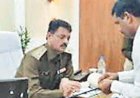 ऊपर वाला सब देख रहा है,रेड सिग्नल जम्प करने पर एसपी साहब को भरना पड़ा चालान