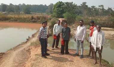 कलेक्टरों से मिले ग्रामीण, गोविंदपुर से बटनहर्रा डोगाडुला नगरी मुख्यालय से जोड़ने तालाब मेड पुटान कार्य मरम्मत की मांग की