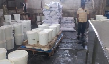 एसडीएम और तहसीलदार ने फैक्ट्री को किया सील,2500 लीटर दूध,300 किलो पनीर सहित भारी मात्रा में अन्य सामग्री जब्त