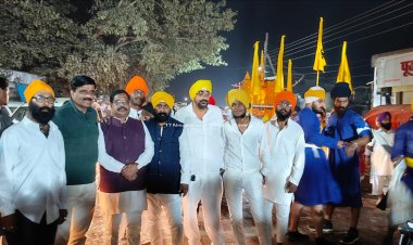 गुरु नानक जयंती पर नगरी सिख व सिंधी समाज ने निकाली शोभायात्रा
