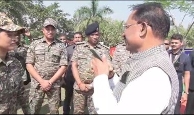 मुख्यमंत्री ने सीआरपीएफ़ बस्तरिया बटालियन की जवान प्रमिका दुग्गा की माता जी से फोन पर की बात