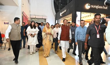 Breaking : सीएम साय "द साबरमती रिपोर्ट" फिल्म देखने सपरिवार पहुंचे मैग्नेटो मॉल