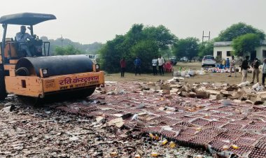 बलौदाबाजार-भाटापारा पुलिस ने अवैध शराब को रोलर चला कर किया नष्ट