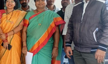वन विभाग के दैनिक वेतनभोगी कर्मचारियों ने नियमितीकरण की मांग सांसद फुलोदेवी नेताम से की