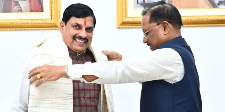 राज्योत्सव का शुभारंभ करने पहुंचे मध्यप्रदेश के मुख्यमंत्री डॉ. मोहन यादव,सीएम विष्णु देव साय ने किया आत्मीय स्वागत