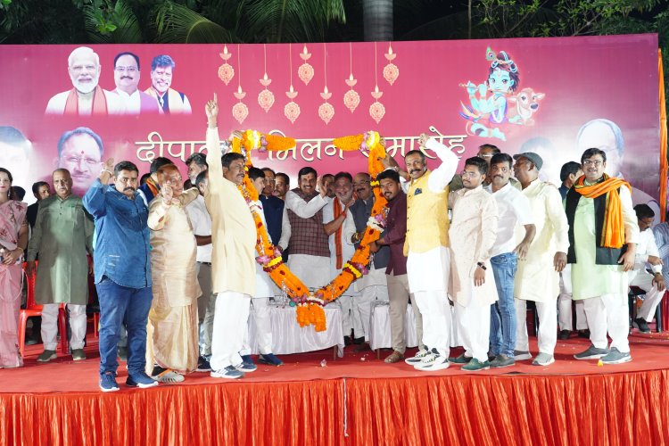 दीपावली मिलन समारोह में शामिल हुए मध्यप्रदेश और छत्तीसगढ़ के मुख्यमंत्री समेत कई बड़े नेता