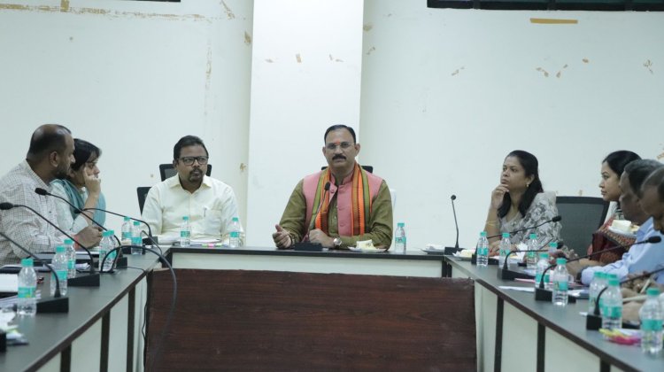 मंत्री श्याम बिहारी जायसवाल ने की स्वास्थ्य विभाग के योजनाओं की समीक्षा