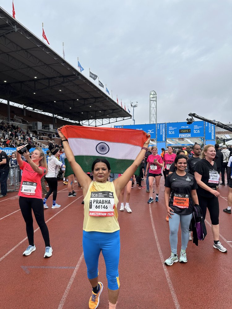 57 साल की उम्र में भी साहस, दृढ़ता और भारत के प्रति प्रेम अद्भुत,भिलाई की धावक प्रभा ने नीदरलैंड्स में जब तिरंगा लेकर लगाई दौड़,चारों तरफ गूंजा इंडिया इंडिया...