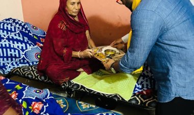 वक्ता मंच द्वारा वृद्धाश्रम में दीपावली मिलन का आयोजन