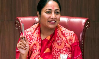 दिल्ली में छठ महापर्व पर सरकारी छुट्टी का ऐलान: CM रेखा गुप्ता की पहल, रेलवे ने स्टेशनों पर बजाए छठ गीत