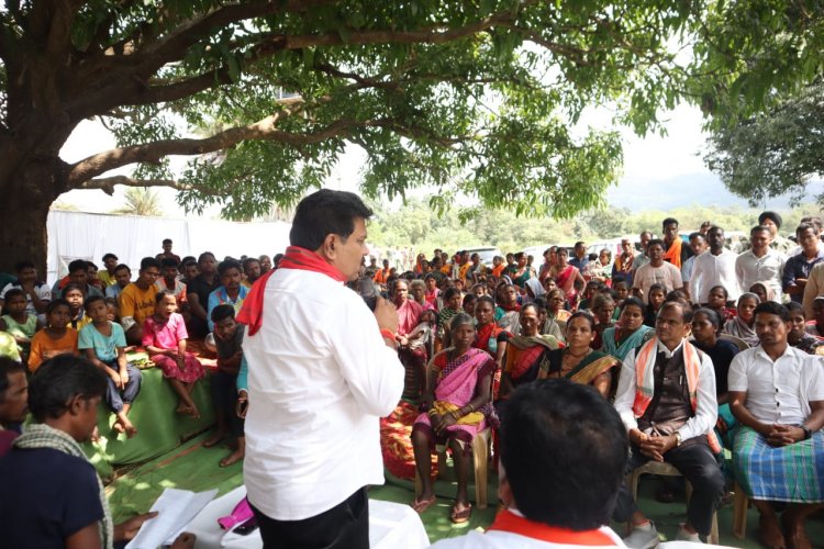 डिप्टी सीएम विजय शर्मा ने सुदूर संवेदनशील ग्राम कच्चापाल में लगाई चौपाल, जवानों से मुलाकात कर बढाया उत्साह