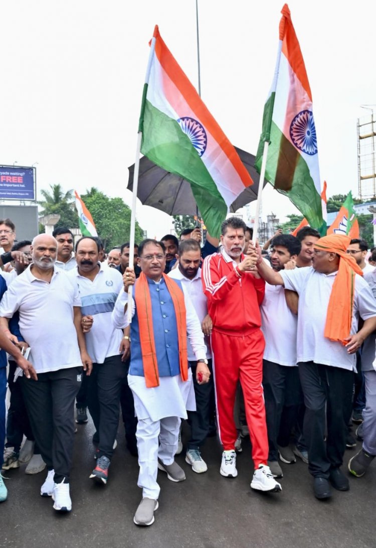 राष्ट्र नायकों से प्रेरणा लेकर आगे बढ़े हमारी भावी पीढ़ी : सीएम साय