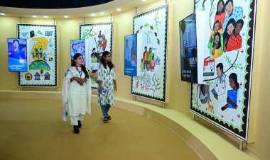 छत्तीसगढ़ की 25 वर्षों की विकास यात्रा : जनसंपर्क विभाग की फोटो प्रदर्शनी दर्शकों को लुभा रही