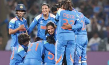 BIG Breaking : भारत की बेटियां विश्व विजेता : दक्षिण अफ्रीका को हराकर जीता पहला वनडे विश्व कप