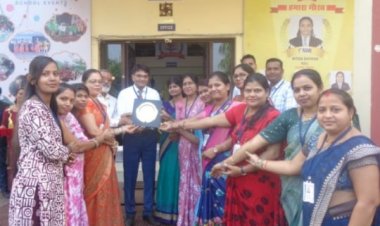 रंगोत्सव प्रतियोगिता के प्रतिभागियों को वितरण किया गया पुरस्कार