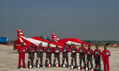 भारतीय वायुसेना की आकाशीय शौर्यगाथा पर छत्तीसगढ़ डाक परिमंडल ने जारी किया विशेष स्मृति फ्लोन कवर