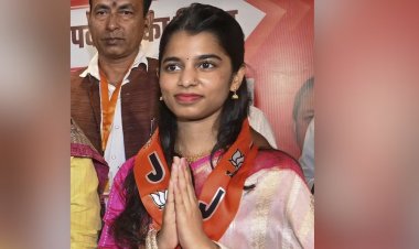 अलीनगर सीट पर आगे चल रही मैथिली ठाकुर