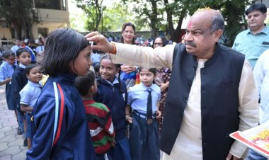 “बाल दिवस पर PG उमाठे स्कूल में उत्साह का सैलाब, विधायक पुरंदर मिश्रा ने बच्चों में भरा आत्मविश्वास व प्रेरणा”