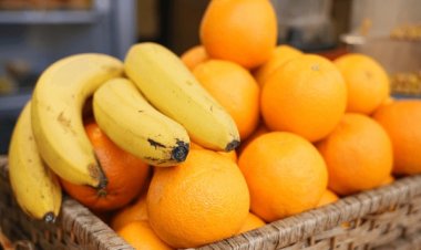 ठंड में केला–संतरा खाएं या नहीं? बढ़ती सर्दी में लोगों की उलझन पर जानें स्पष्ट जवाब