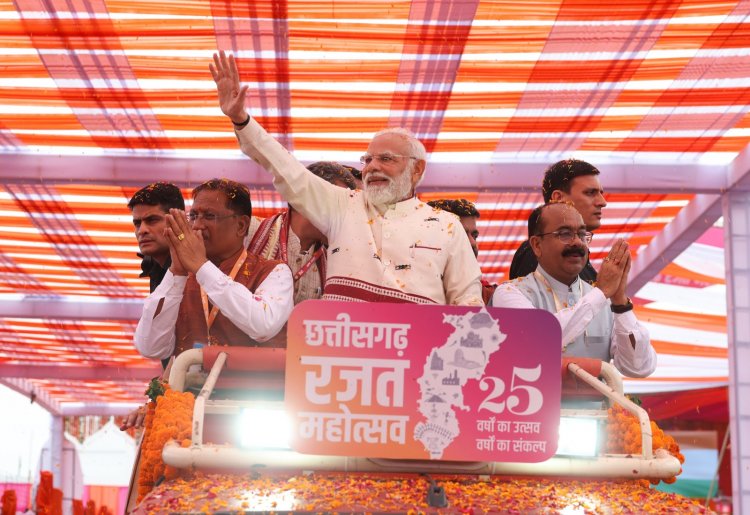 जब प्रधानमंत्री मोदी ने कहा- छत्तीसगढ़ के जम्मो भाई-बहिनी, लइका, सियान, महतारी मन ल दूनो हाथ जोड़के जय जोहार