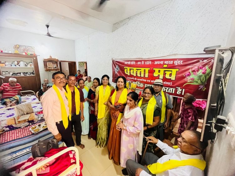 वक्ता मंच द्वारा वृद्धाश्रम को प्रदान किया गया 1 माह का राशन