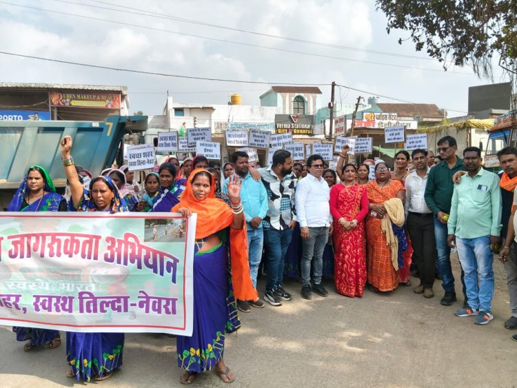 नाली में कचरा फेकने वाले का नाम बताने पर मिलेगा 500 का इनाम