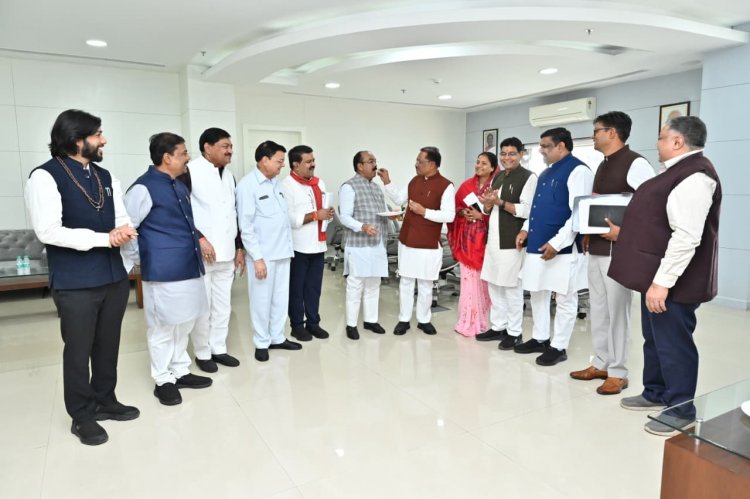 Big Breaking : बिहार में एनडीए को अजेय बढ़त, साय कैबिनेट ने मनाया जीत का जश्न