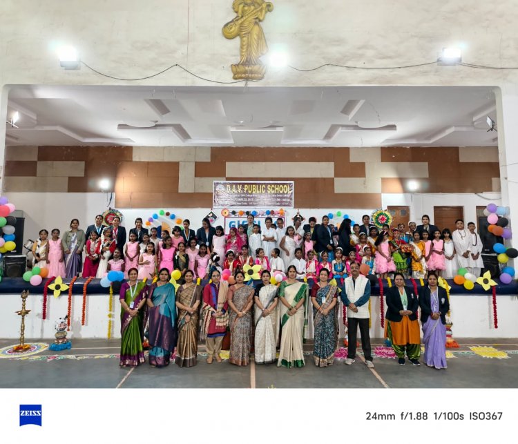 बच्चों की रंगभरी प्रस्तुतियों से सजा डी.ए.वी किरंदुल का मंच
