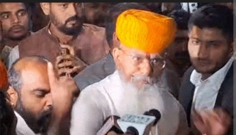 क्षत्रिय करणी सेना के राष्ट्रीय अध्यक्ष डॉ. राज शेखावत ने दी गिरफ्तारी,मौदहापारा थाने के बाहर रही समर्थकों की भीड़