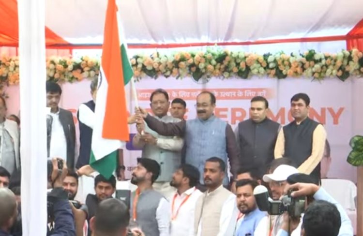 सीएम साय ने तिरंगा लहराकर  सरदार 150 युनिटी मार्च में  शामिल होने युवाओं को किया रवाना