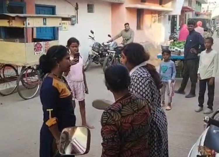 Breaking :  रायपुर में बीएलओ के साथ गाली-गलौज और मारपीट, वीडियो वायरल