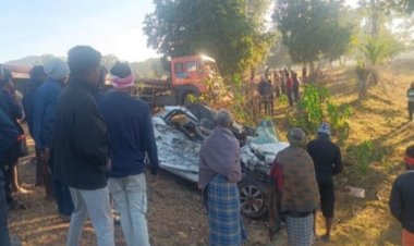 छत्तीसगढ़ में भीषण सड़क हादसा,ट्रेलर से टकराकर कार के उड़े परखच्चे,मेले से लौट रहे 5 युवकों की मौत