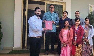 पीएचडी डिग्री प्राप्त कर डॉ. राकेश राठौर ने परिवार को किया गौरवांवित