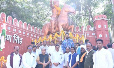 शौर्य, करुणा और संघर्ष को श्रद्धांजलि : वीर नारायण सिंह की पुण्यतिथि पर मुख्यमंत्री के साथ नतमस्तक हुए विधायक पुरंदर मिश्रा