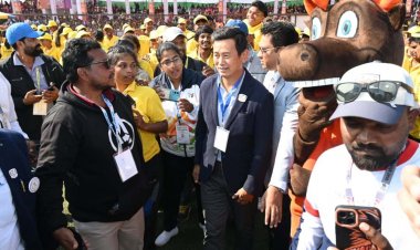 बस्तर ओलंपिक के समापन में शामिल हुए भारत के महान फुटबालर बाईचुंग भूटिया