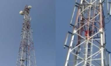 कोरबा में 'शोले' जैसा ड्रामा: पत्नी से झगड़े के बाद मोबाइल टावर पर चढ़ा पति, घंटों की मशक्कत के बाद पुलिस ने नीचे उतारा