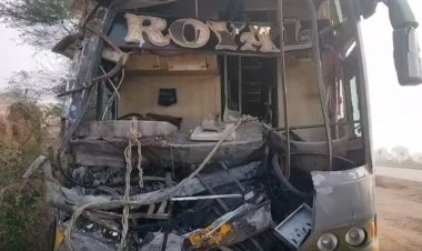 छत्तीसगढ़ में कोहरे का कहर: खड़ी ट्रेलर में जा घुसी यात्री बस, इतने यात्री हुए घायल, ड्राइवर की हालत नाजुक